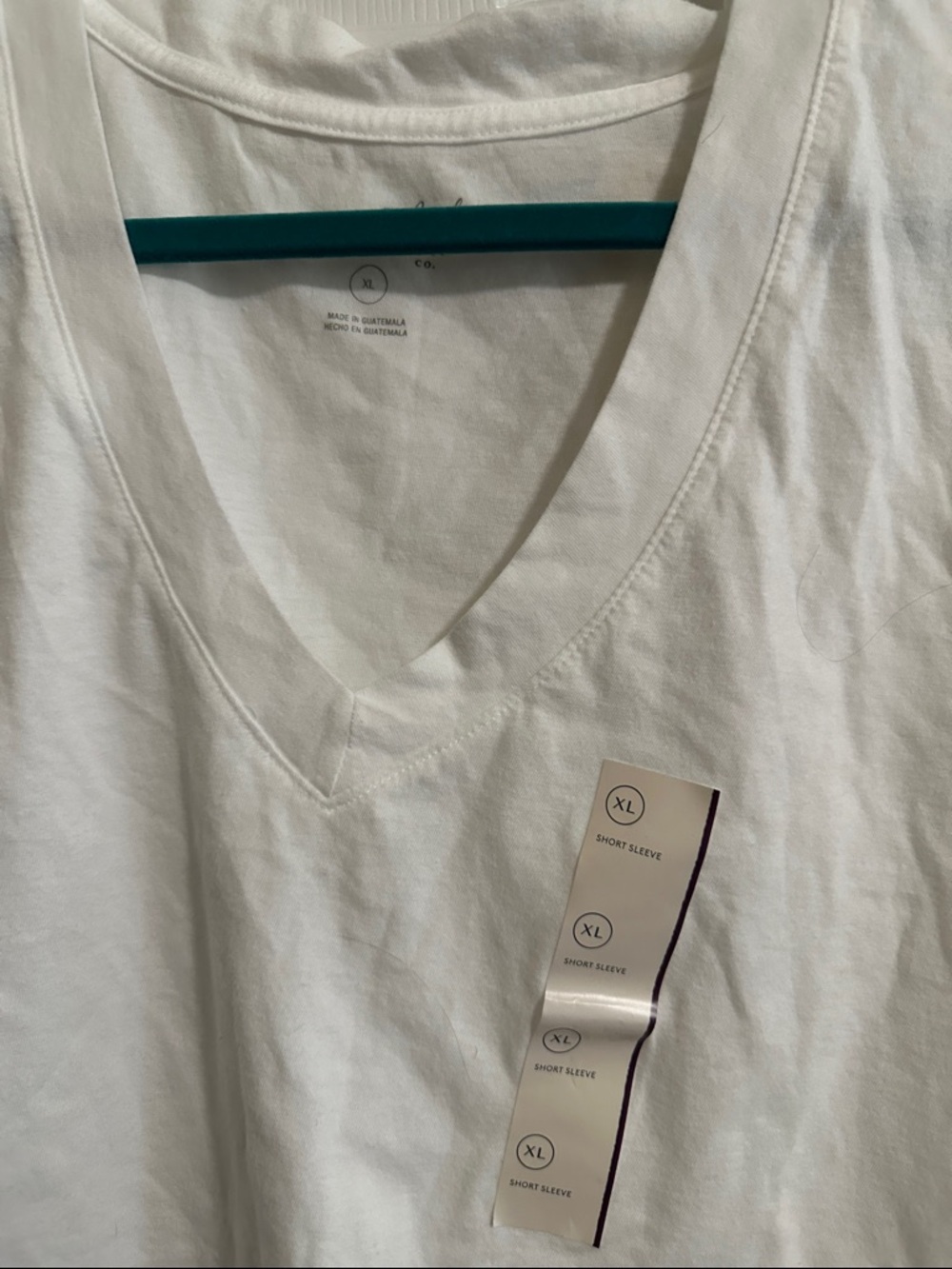 Universal Thread Women’s V-Neck Short Sleeve Tee - White NWT XL - Picture 2 of 2